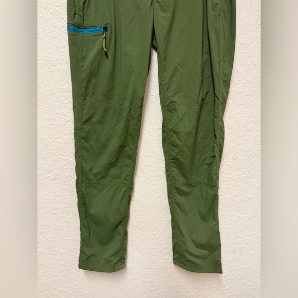 REI Co-Op Green Trailmade Pants in Woodland Olive Size 4 - Picture 8 of 16